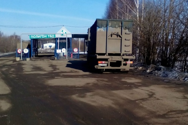 Мусоровозы с московскими номерами, приезжающие на ярославские свалки, уже не скрыть Мусоровозы с московскими номерами, приезжающие на ярославские свалки, уже не скрыть