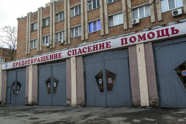 На месте работали восемь единиц техники и 27 человек личного состава На месте работали восемь единиц техники и 27 человек личного состава