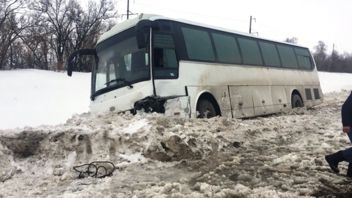 Пострадал ребенок: под Самарой «Шкода» протаранила пассажирский автобус