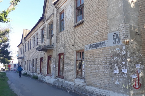 Одним из первых под снос пойдет дом на улице Ангарской Одним из первых под снос пойдет дом на улице Ангарской