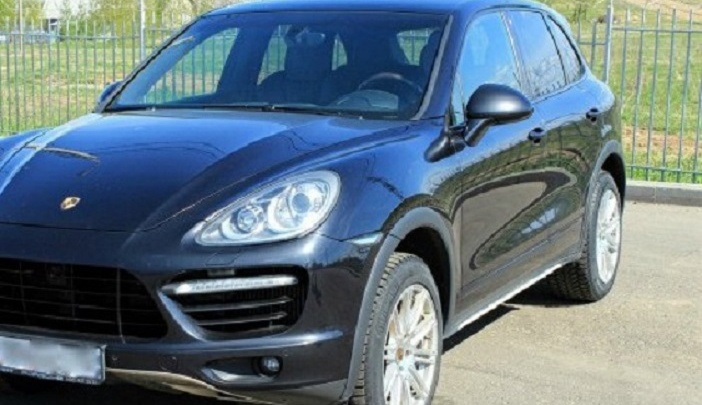 Ярославский бизнесмен расплатился своим Porsche за долги перед ребенком
