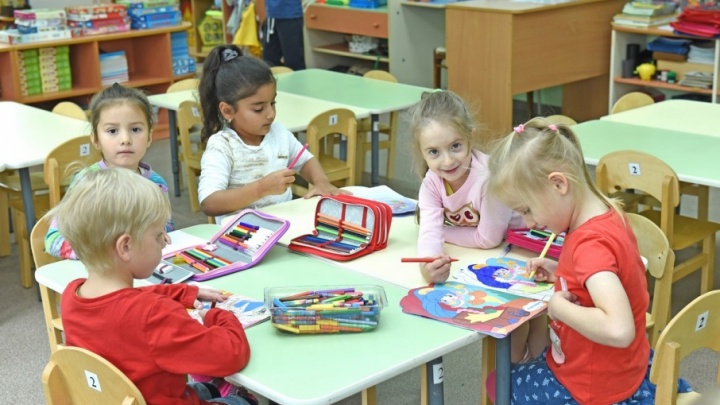 В трети ярославских детских садов и школ дали тепло