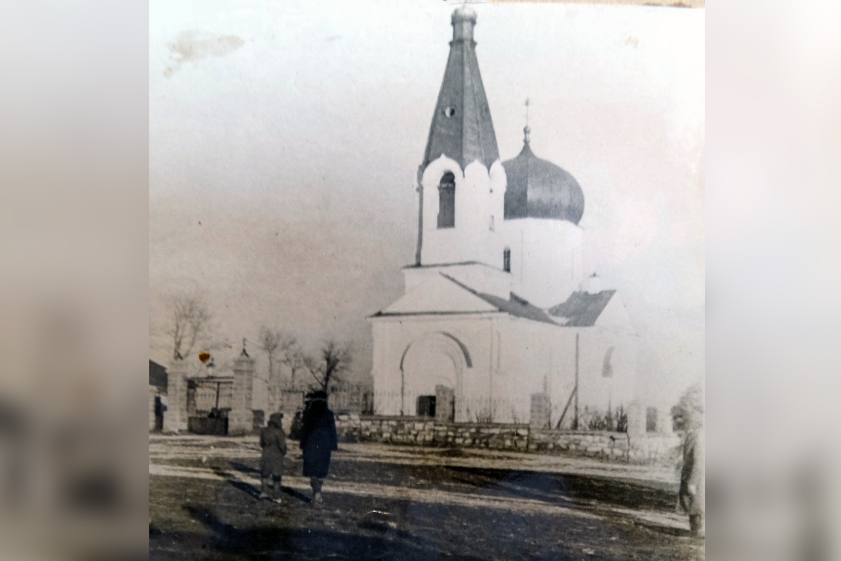 Семёновская церковь в 1945 году — меньше современного собора, но гораздо изящнее, по мнению краеведов и историков Семёновская церковь в 1945 году — меньше современного собора, но гораздо изящнее, по мнению краеведов и историков