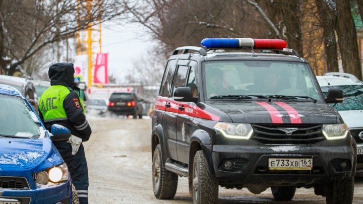 В Ростове на Западном мужчина поскользнулся на обледенелом тротуаре, упал и умер