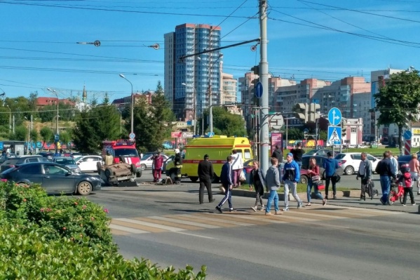 Авария на перекрестке Ленина и Попова произошла около 13:00 Авария на перекрестке Ленина и Попова произошла около 13:00