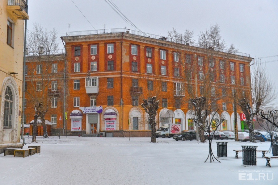 В честь Мехренцева, который жил в этом доме, в Академическом назвали улицу
В честь Мехренцева, который жил в этом доме, в Академическом назвали улицу