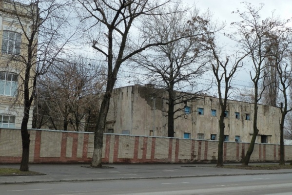 Сейчас на месте молитвенного дома стоит заброшенный солдатский клуб Сейчас на месте молитвенного дома стоит заброшенный солдатский клуб