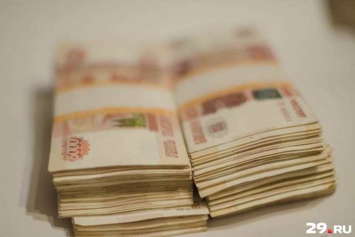 Чиновника обвиняют в присвоении 2,5 миллиона рублей