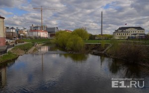 Так выглядит набережная под благоустройство со стороны Малышева.
Так выглядит набережная под благоустройство со стороны Малышева.