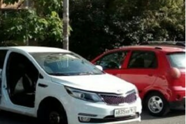 Злоумышленники поставили иномарку на кирпичи Злоумышленники поставили иномарку на кирпичи