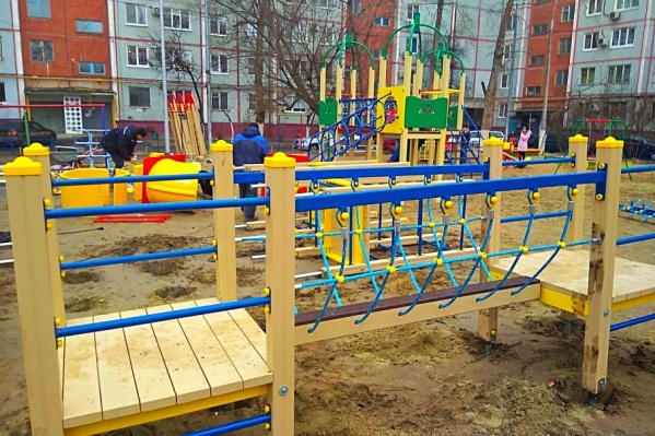 Председатель совета соседнего дома чуть не прикарманил чужую площадку Председатель совета соседнего дома чуть не прикарманил чужую площадку