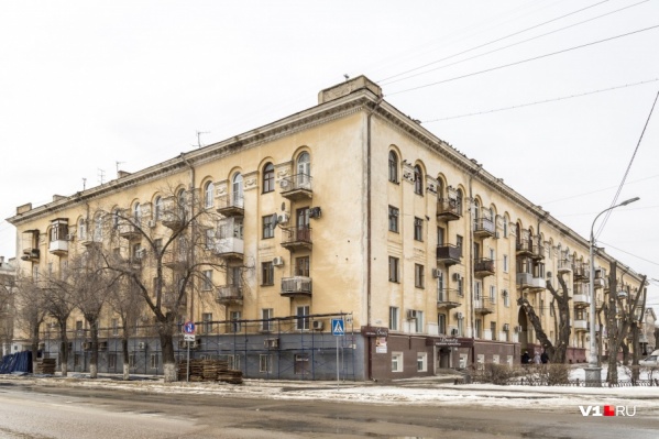 Рабочие должны уложиться с ремонтом в три месяца Рабочие должны уложиться с ремонтом в три месяца