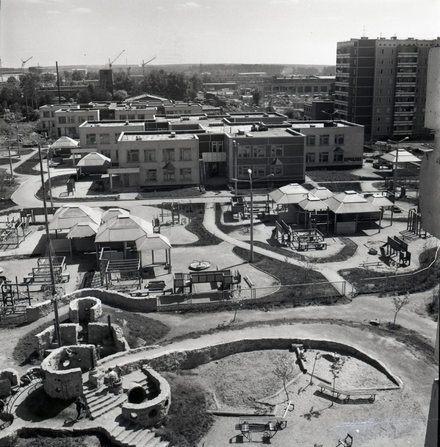 Строительство детского городка комбинированного типа, 1984 год. Строительство детского городка комбинированного типа, 1984 год.