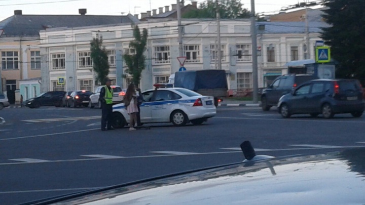 В Ярославле гаишники оштрафовали девушку на лонгборде