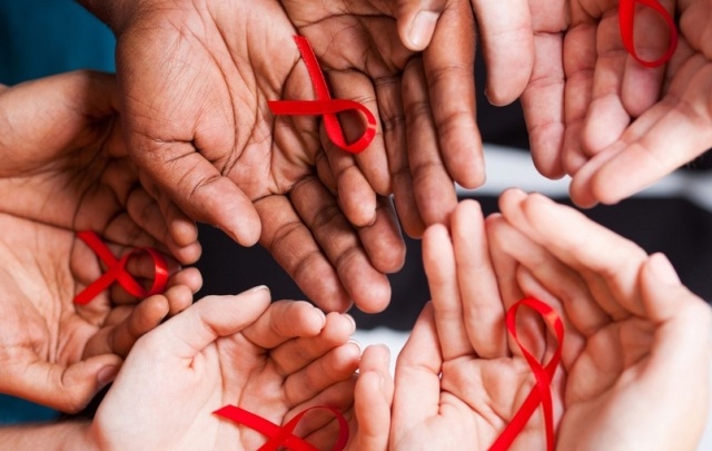 Подростков научат защищаться от СПИДа