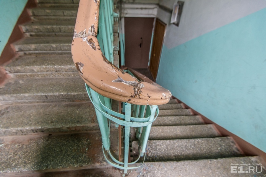 Капитальный ремонт в этих домах был в 1990-х годах.
Капитальный ремонт в этих домах был в 1990-х годах.