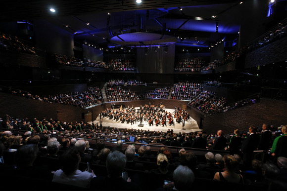 Большой зал Дома музыки вмещает 1700 зрителей