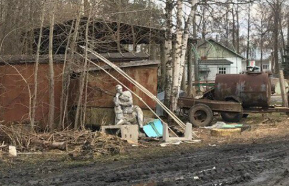Памятник в городском сквере заменили фонтаном Памятник в городском сквере заменили фонтаном
