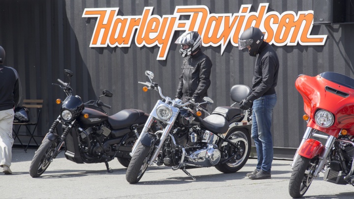 Сталь и рёв моторов: челябинцы прокатились на мотоциклах Harley-Davidson