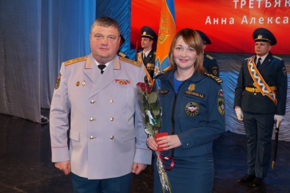 Глава ГУ МЧС по Самарской области Олег Бойко и и.о. начальника отдела безопасности людей на воде Анна Третьякова Глава ГУ МЧС по Самарской области Олег Бойко и и.о. начальника отдела безопасности людей на воде Анна Третьякова