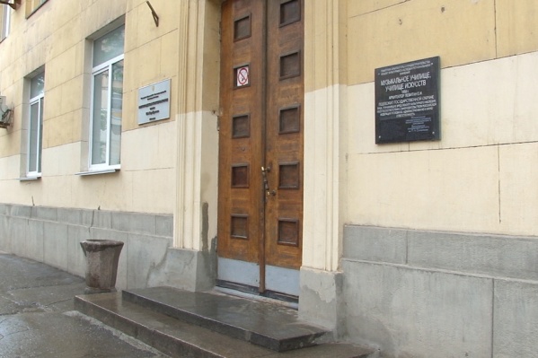 Необходимость заключения договора студентам объяснили недостаточным финансированием учебного заведения Необходимость заключения договора студентам объяснили недостаточным финансированием учебного заведения