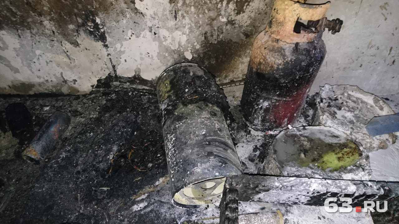 Газовый баллон так и остался лежать на месте происшествия Газовый баллон так и остался лежать на месте происшествия