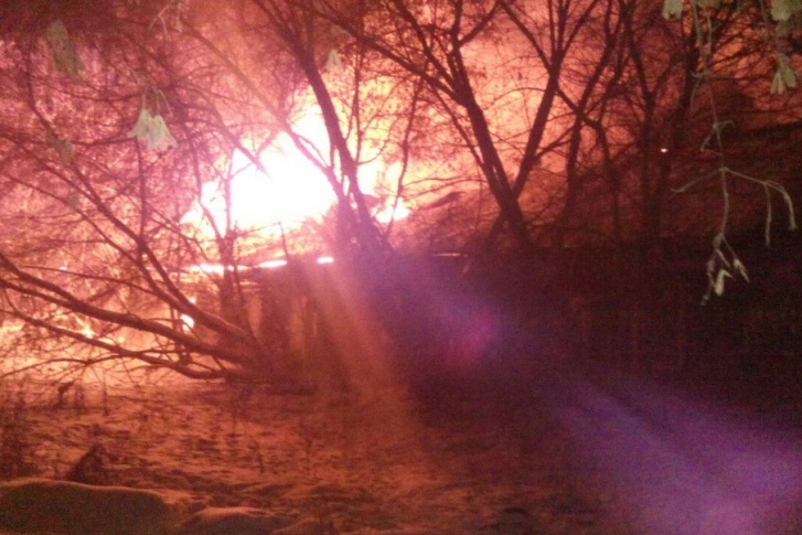 Пожар на улице Камчатская произошел поздно ночью Пожар на улице Камчатская произошел поздно ночью