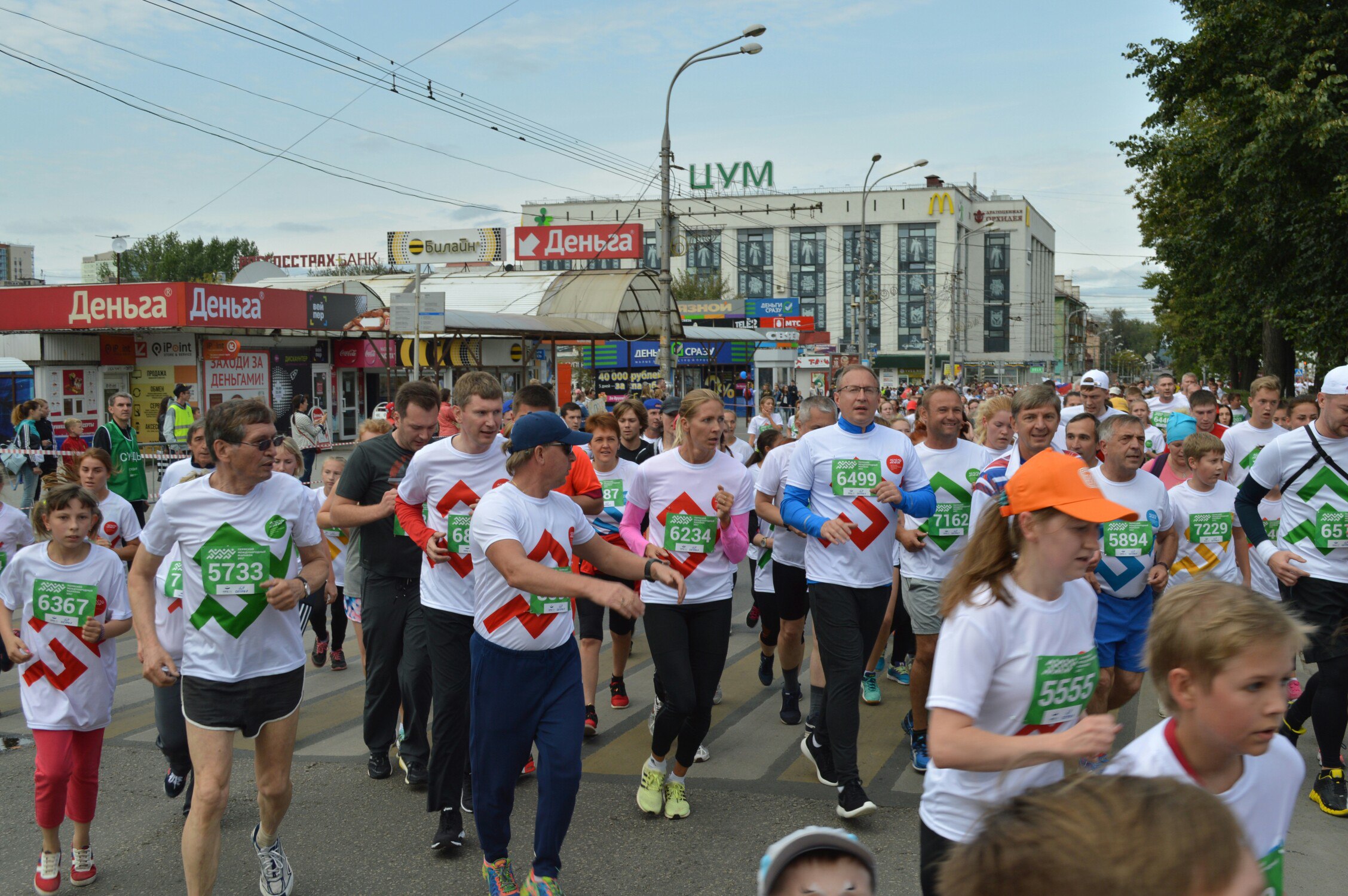 Среди участников забега на 3 км - врио губернатора Пермского края Максим Решетников