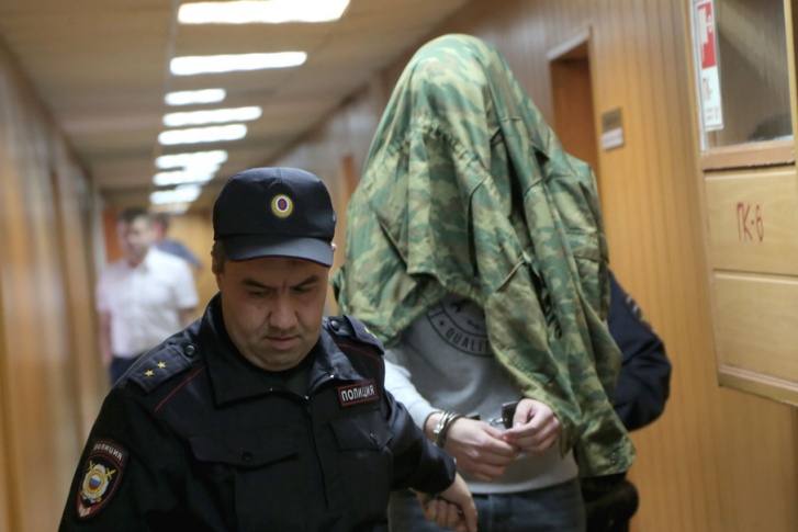 Москвича, подозреваемого в причастности к «Синему киту», надёжно спрятали от объективов фото- и видеокамер Москвича, подозреваемого в причастности к «Синему киту», надёжно спрятали от объективов фото- и видеокамер