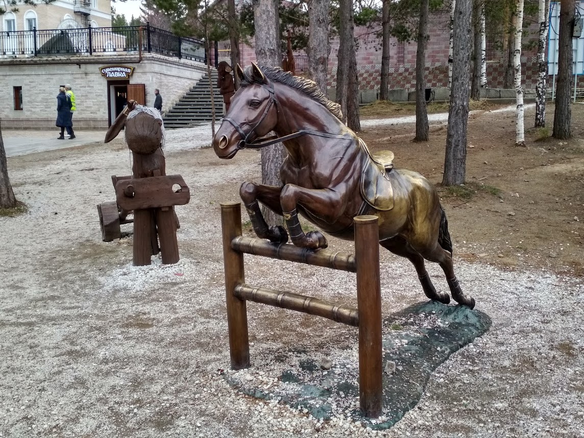 В парке можно оседлать лошадку