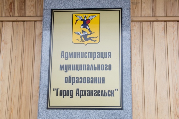 Средняя зарплата рядовых сотрудников администрации до повышения была 17–18 тысяч рублей Средняя зарплата рядовых сотрудников администрации до повышения была 17–18 тысяч рублей