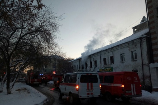 Возгорание в жилом доме произошло в районе 16 часов Возгорание в жилом доме произошло в районе 16 часов
