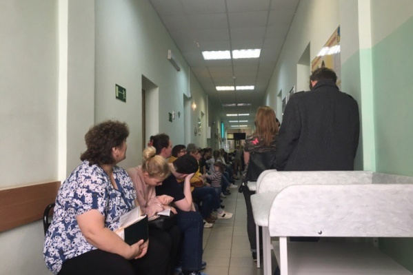 В таких очередях многим становится плохо В таких очередях многим становится плохо