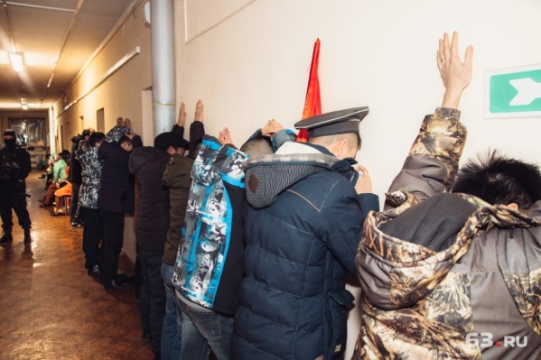 Мигрантам придется покупать предметы первой необходимости самостоятельно Мигрантам придется покупать предметы первой необходимости самостоятельно