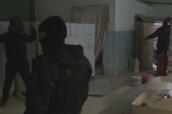 Полицейские изъяли фальсифицированной продукции на сумму более двух миллионов рублей Полицейские изъяли фальсифицированной продукции на сумму более двух миллионов рублей