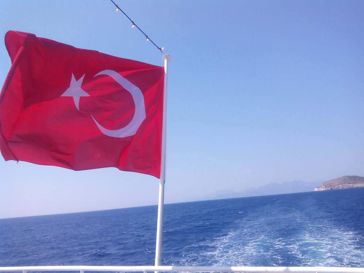 Туристы не согласны с тем, что "не нужен нам берег турецкий"