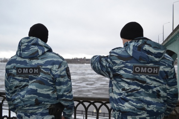 Мальчик провалился под лед возле ЦНТИ Мальчик провалился под лед возле ЦНТИ