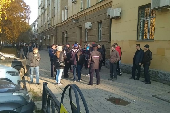 Активистов задержали, когда они собрались в центре города Активистов задержали, когда они собрались в центре города