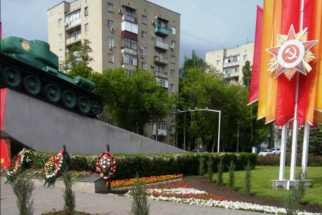 Инцидент произошел на парковке рядом с Гвардейской площадью Инцидент произошел на парковке рядом с Гвардейской площадью