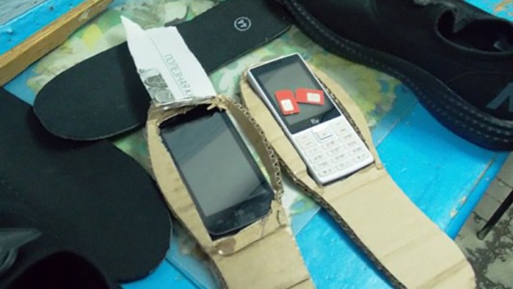 В Сызрани осужденному  прислали «телефонизированные» кроссовки