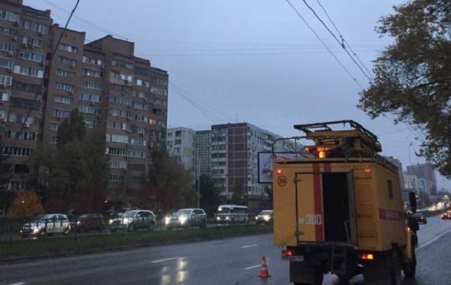 В Ростове блокировано движение троллейбусов в СЖМ из-за обрыва проводов