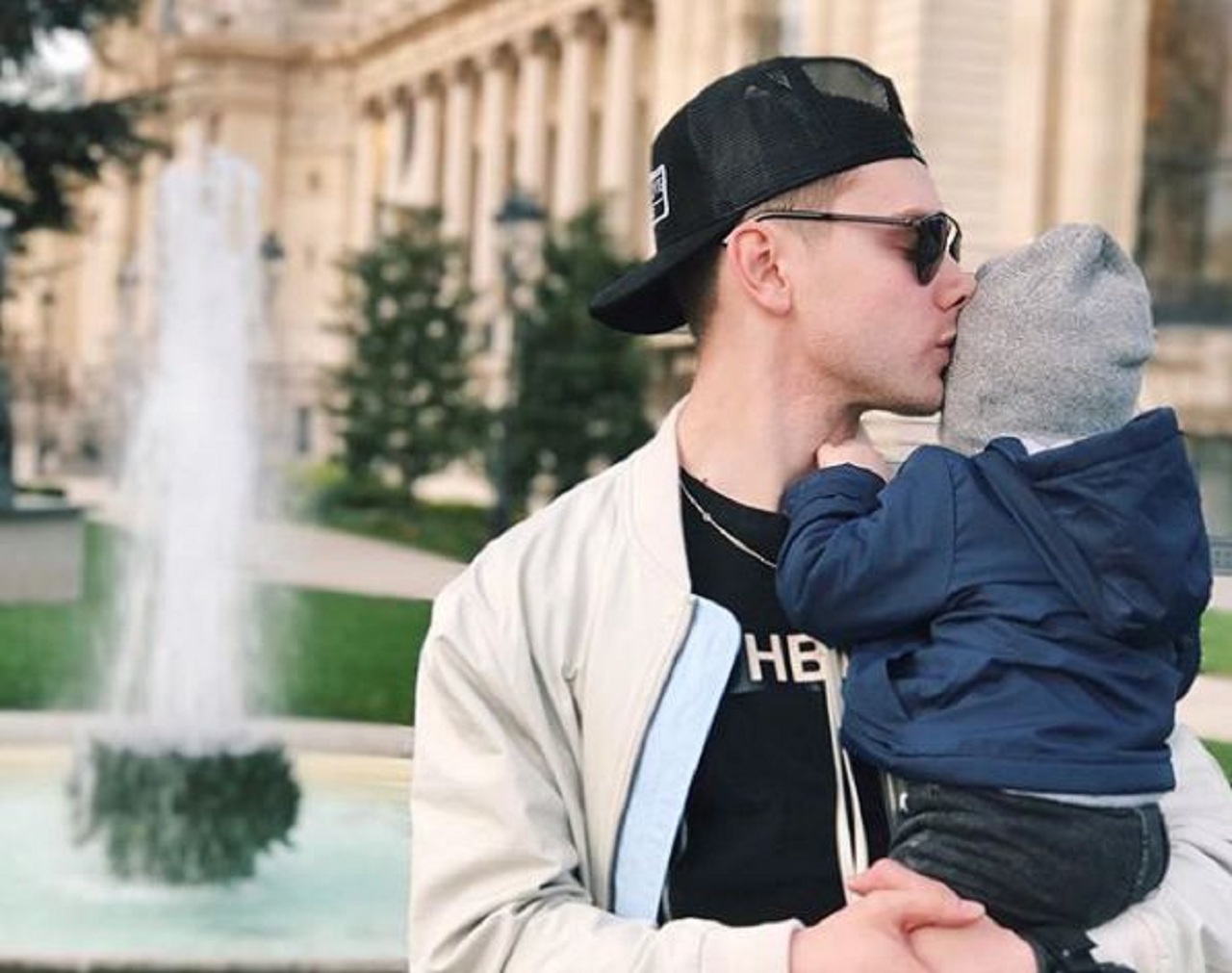 Илья — молодой отец. Он рассказывает о жизни своей семьи в Instagram
