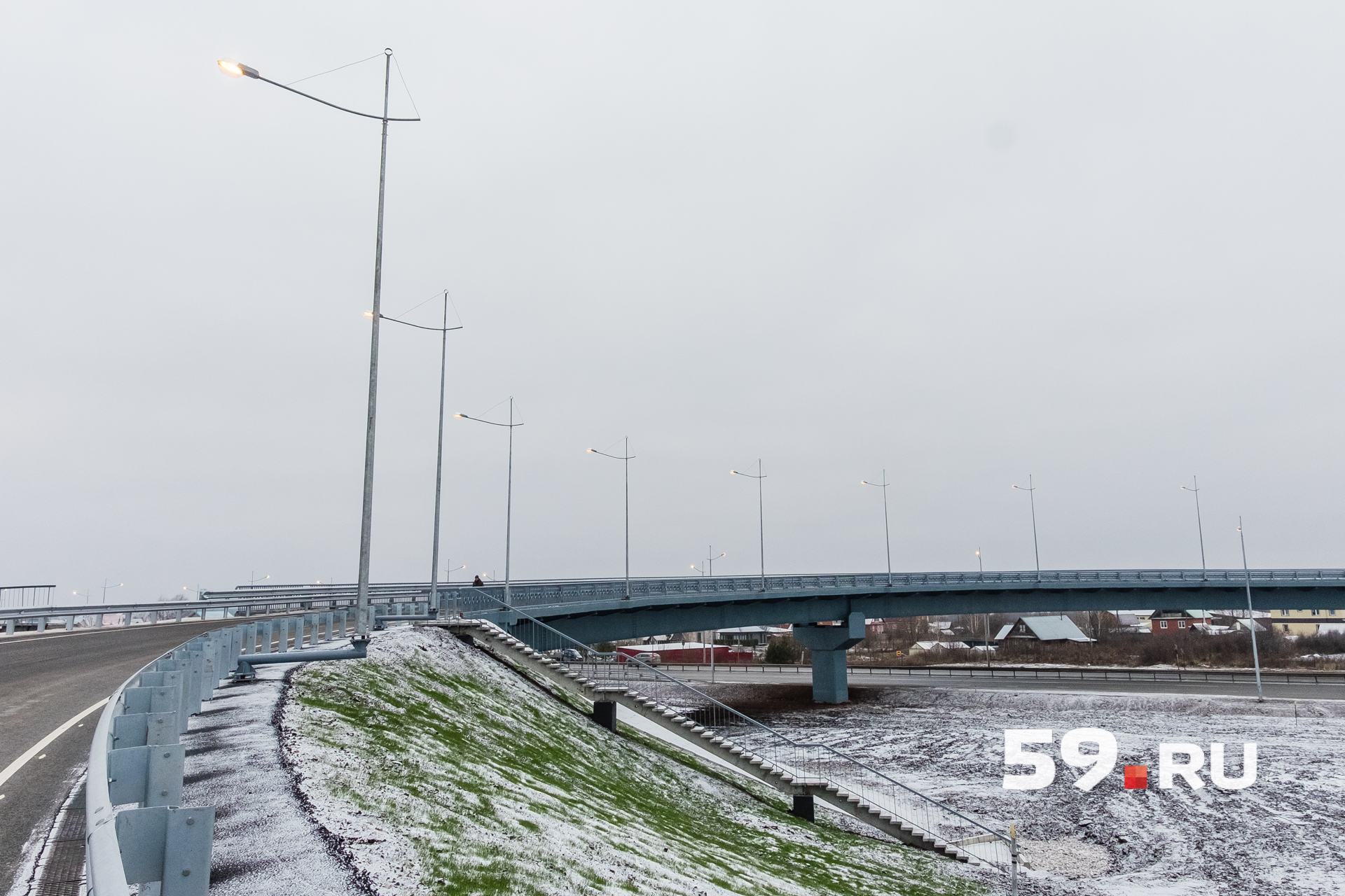 На развязке установлено освещение На развязке установлено освещение