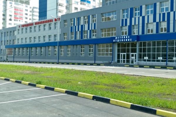 Общая площадь здания нового корпуса поликлиники – 7576,8 кв.метра, включая цокольный этаж Общая площадь здания нового корпуса поликлиники – 7576,8 кв.метра, включая цокольный этаж