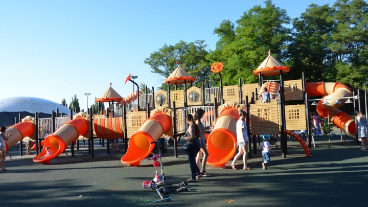 Аксайский городской парк реконструируют к выпускному балу