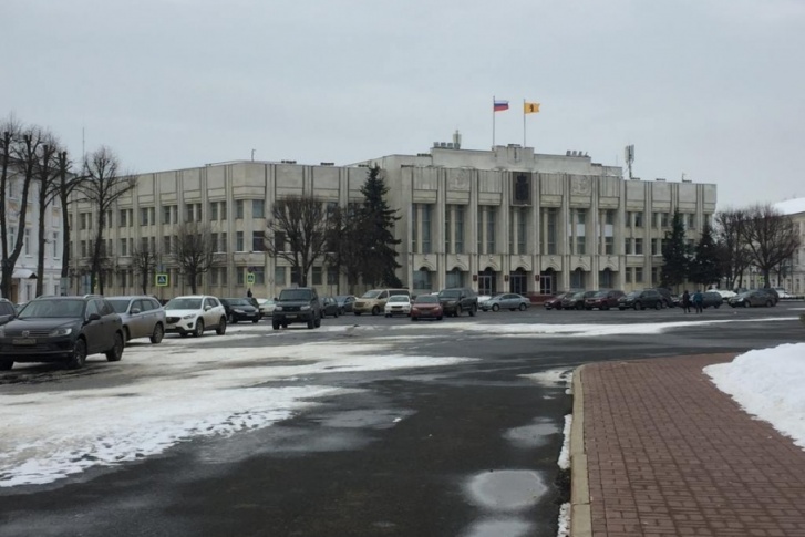 Советскую площадь превратили в гигантский паркинг
