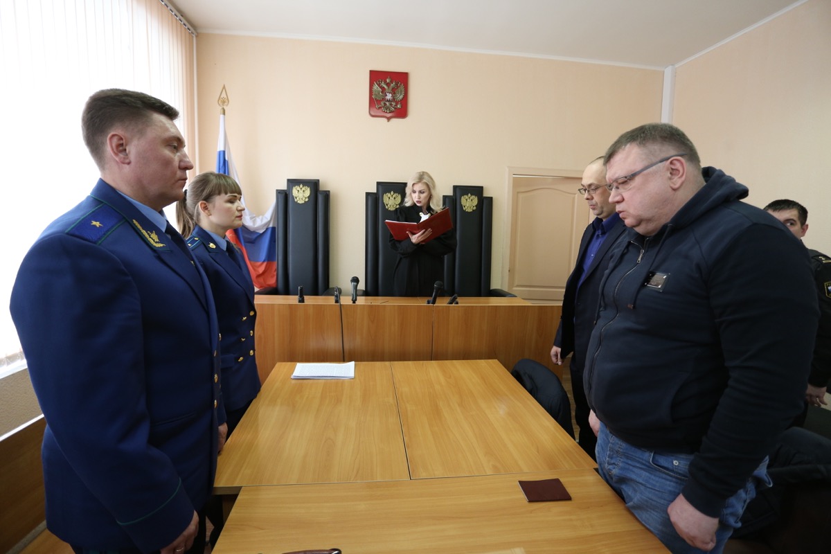 Гособвинитель Андрей Потапов просил для подсудимого четыре с половиной года колонии Гособвинитель Андрей Потапов просил для подсудимого четыре с половиной года колонии