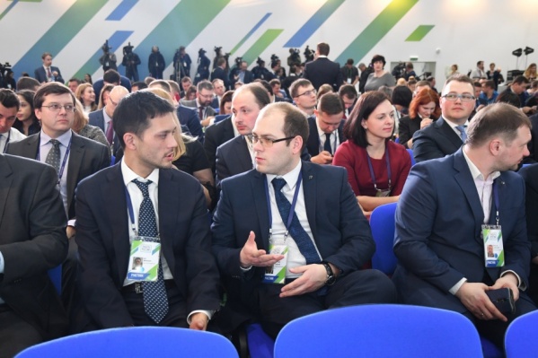 Сергей Бурцев (в центре) попал в число финалистов конкурса «Лидеры России» Сергей Бурцев (в центре) попал в число финалистов конкурса «Лидеры России»
