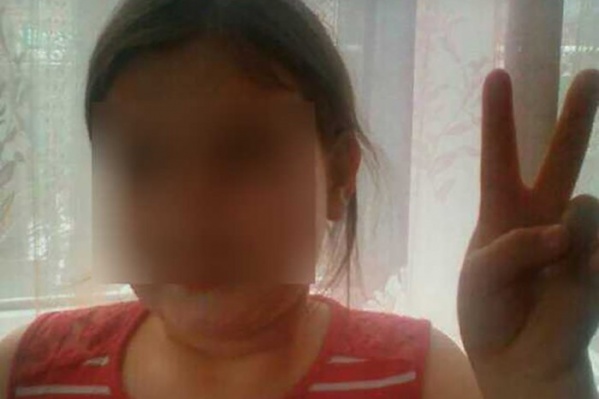 Девочка гуляла по парку несколько часов Девочка гуляла по парку несколько часов