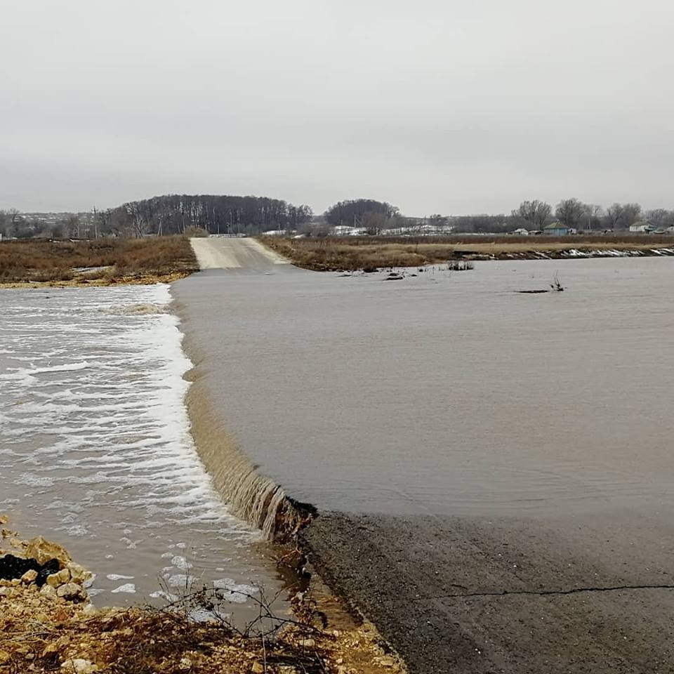Большая вода пришла к жителям Фролово вчера вечером Большая вода пришла к жителям Фролово вчера вечером